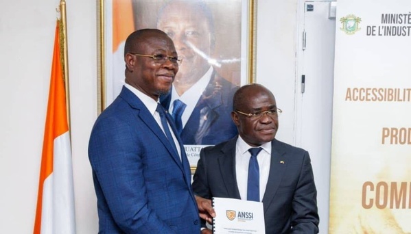 Kalil Konaté, ministre du Commerce, de l’Industrie et de l’Artisanat et Antoine Bessin, directeur de la DMOA.