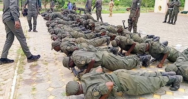 Burkina Faso : des journalistes soumis à une formation militaire au nom du « patriotisme »