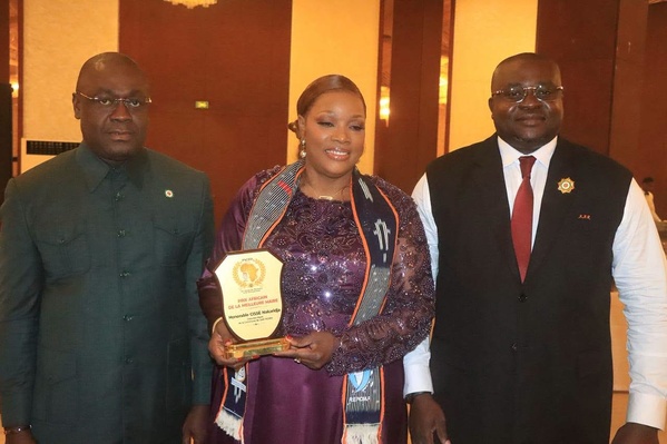 La distinction lui a été remise en présence de plusieurs élus, dont le jeune député de Prikro, l’honorable Abdul Awassa.