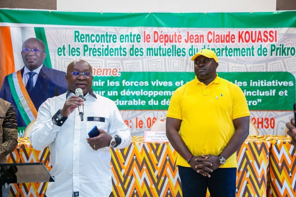 Les députés Jean-Claude Kouassi et Abdoul Awassa ont échangé dans une ambiance conviviale avec les populations de Prikro.