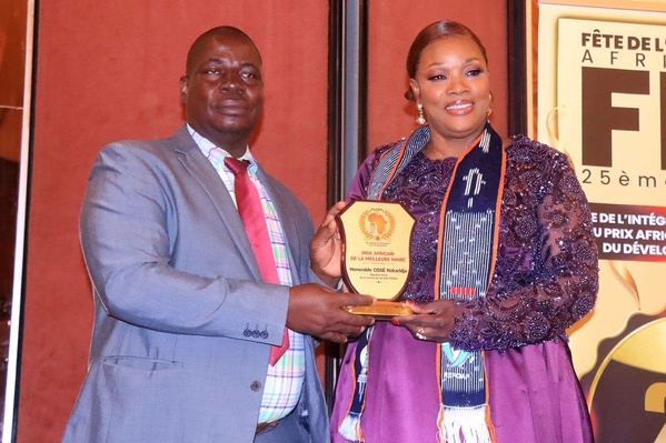 Nakaridja Cissé, maire de San Pedro, distinguée « Meilleure Maire d’Afrique » par le PAFED. Nakaridja Cissé, maire de San Pedro, distinguée « Meilleure Maire d’Afrique » par le PAFED.