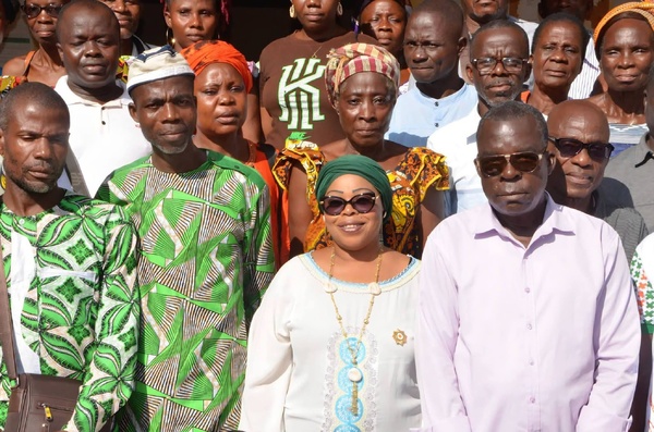 L'Honorable Feh Gisèle Ouehi-Koffi présente son action parlementaire et échange avec les populations de Ziogouiné.