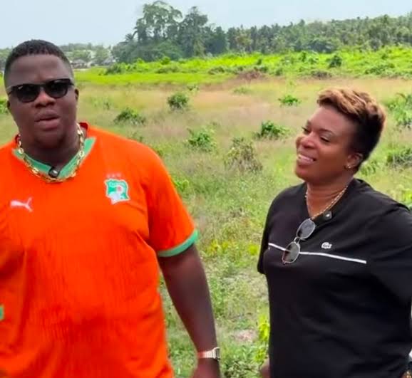 Rita Djedje, alias « Maman Nan Caï Caï », aux côtés d’Apoutchou National, cité dans l’enquête ouverte par le Parquet national financier.