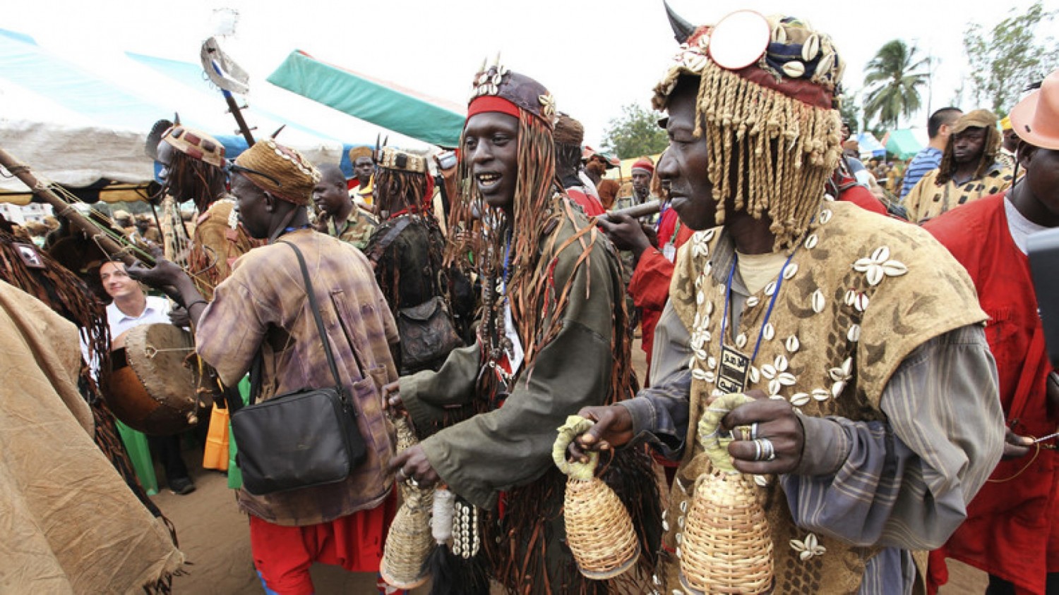 Bangolo : un homme tué, la polémique sur les dozos relancée