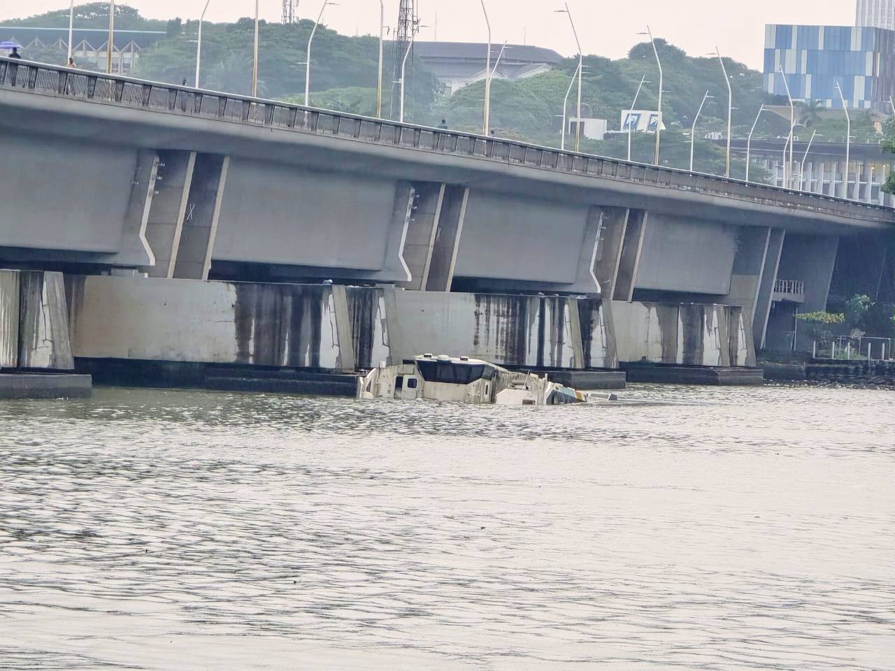 Abidjan : incident maritime, un bateau s’échoue dans la lagune Ébrié