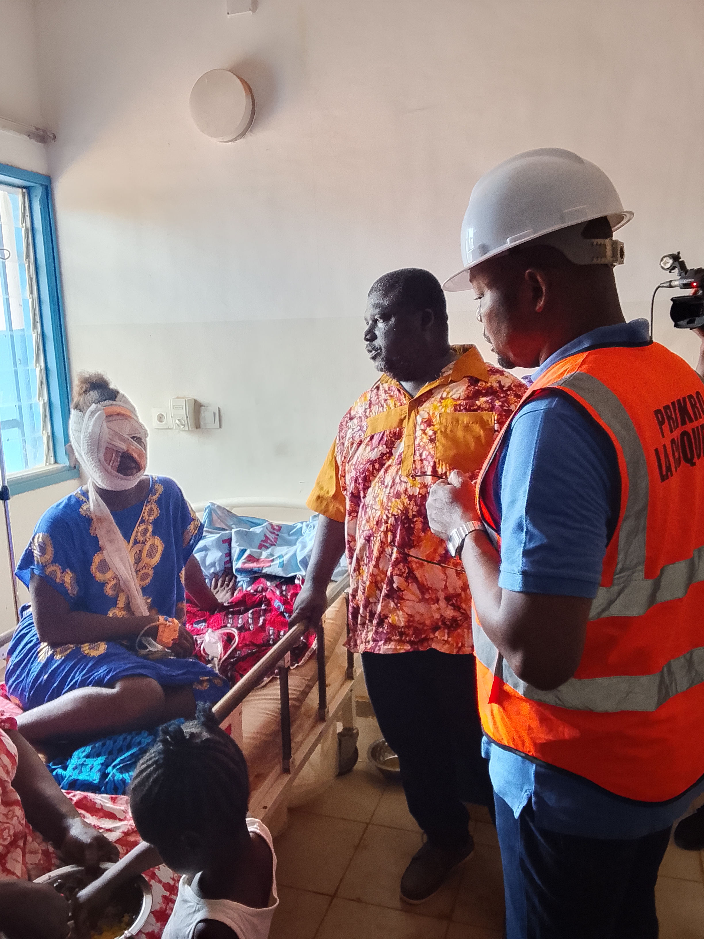 Prikro : le maire Isac Adi au chevet des sinistrés après la tornade