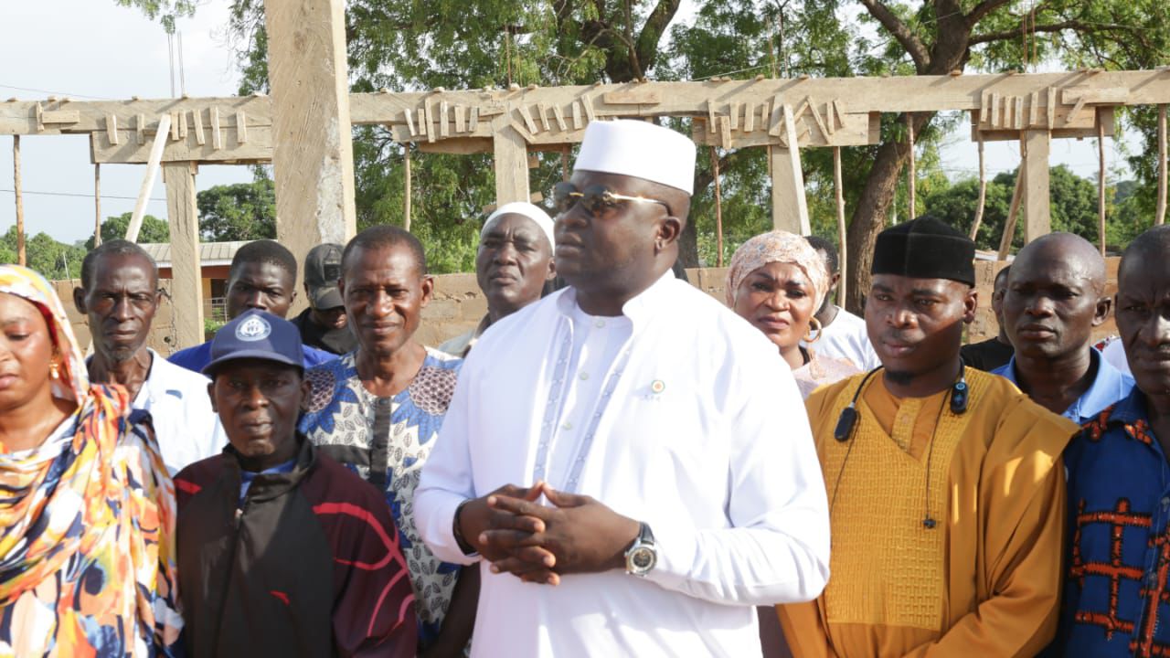 Famienkro : le député Awassa Abdoul suit l’avancement du foyer des jeunes