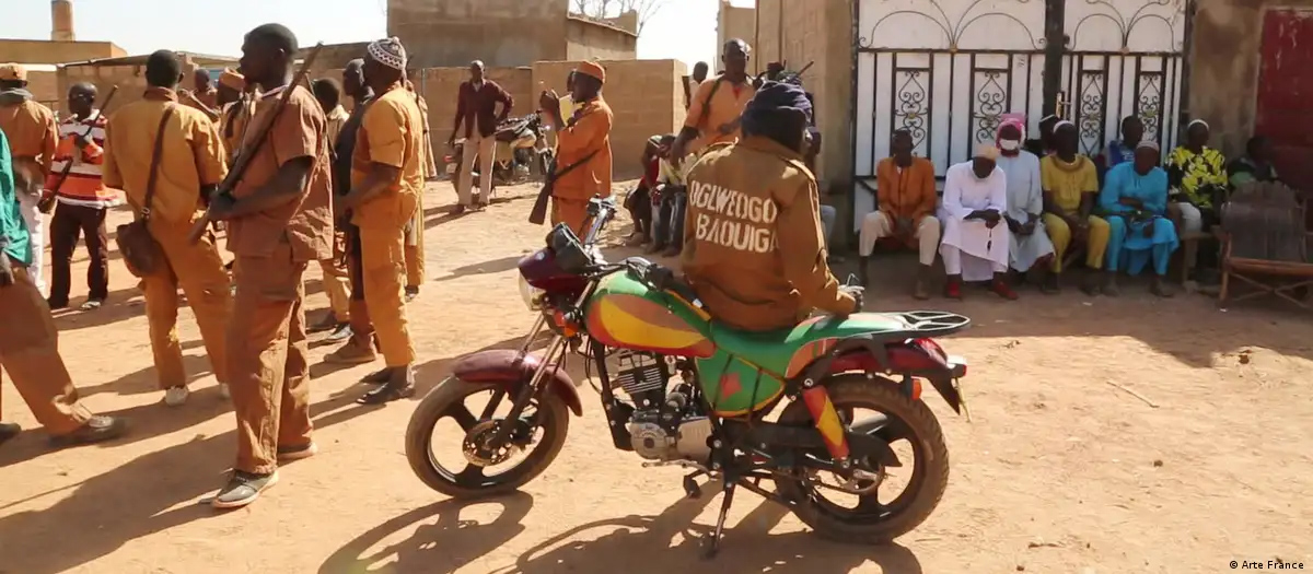 Les VDP, miliciens civils, au cœur des violences documentées par Human Rights Watch.