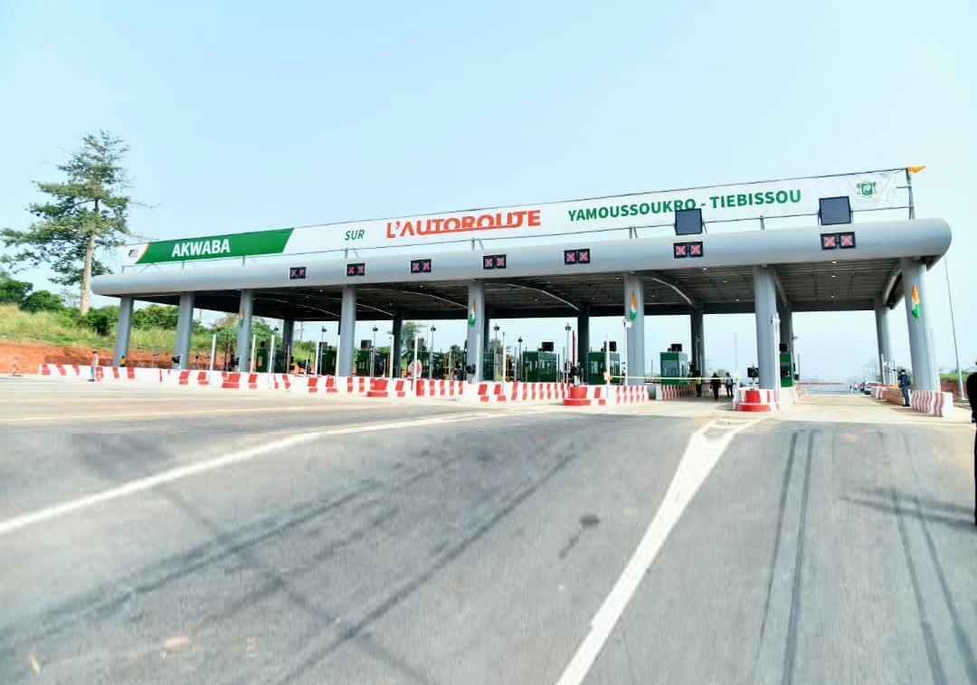 Un poste de péage entre Yamoussoukro et Bouaké