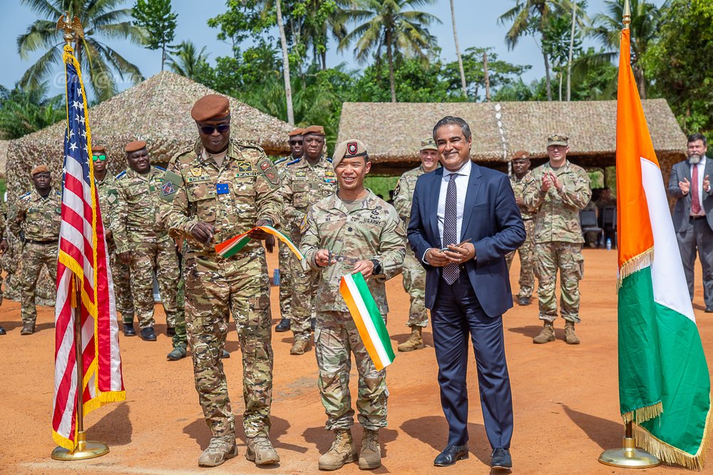 Les États-Unis renforcent les capacités des forces spéciales ivoiriennes à travers ce champ de tirs moderne.