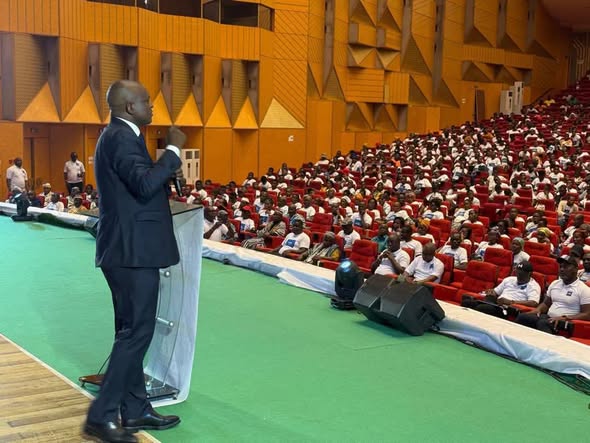 Vincent Toh Bi lance son parti politique « Aube Nouvelle ».