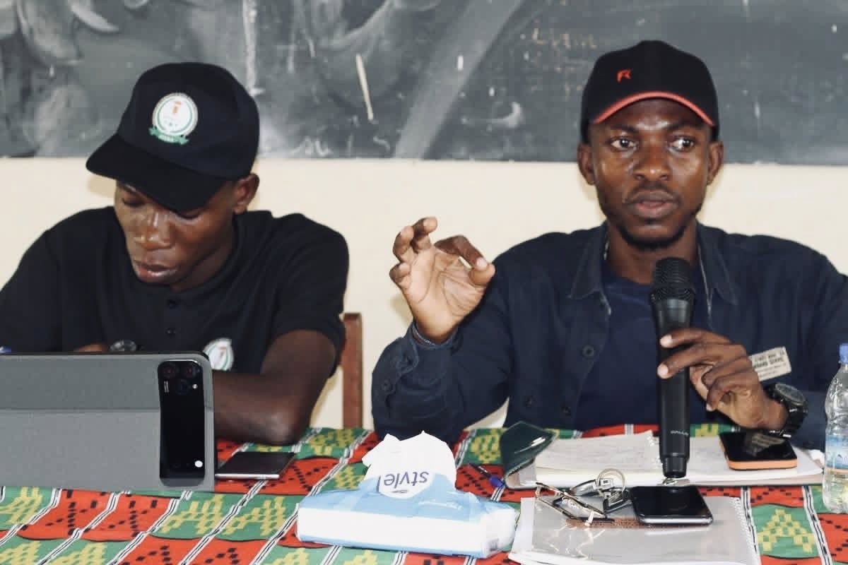 Monsieur Ouattara Koffi Hanicet (au micro).