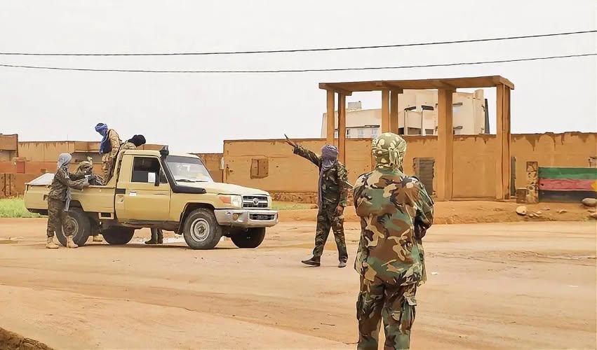 Kidal, ce 1er mai 2026 : la ville est passée sous le contrôle de la coalition entre le Front de libération de l’Azawad et le JNIM, selon leurs déclarations, toute version contraire étant présentée comme de la diversion.