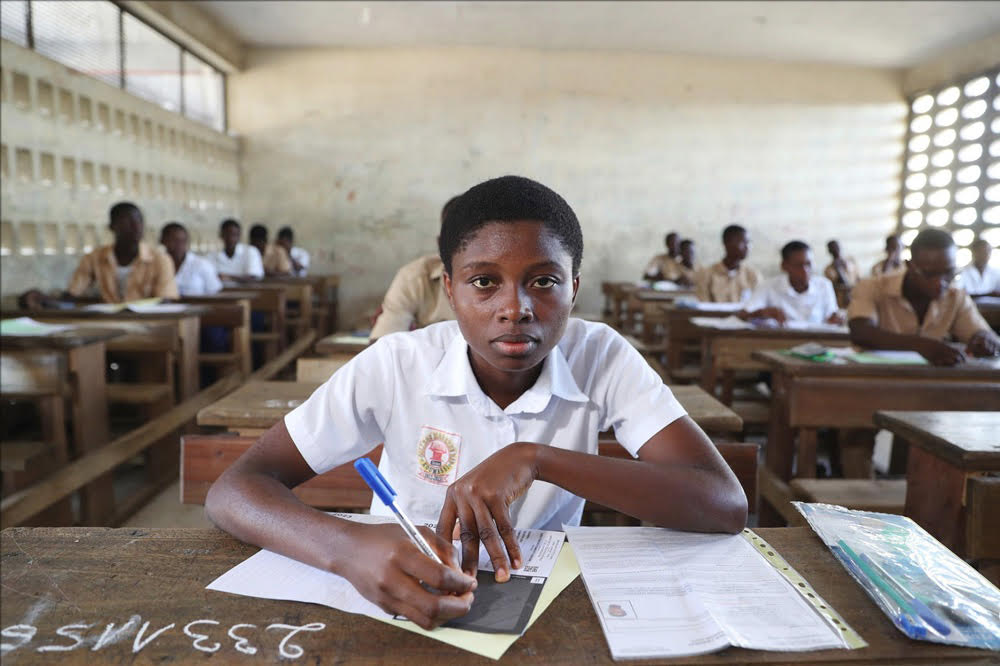En améliorant la qualité du système éducatif, en offrant à chaque enfant une opportunité de réussite, l’école renforce l’égalité des chances.