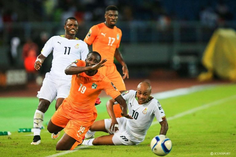 Les Éléphants de Côte d’Ivoire et les Black Stars du Ghana lors d’un duel historique, symbole de l’une des plus grandes rivalités du football africain.