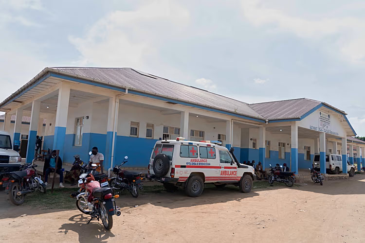 Une ambulance devant un hôpital de Bunia, au Congo, le dimanche 17 mai 2026