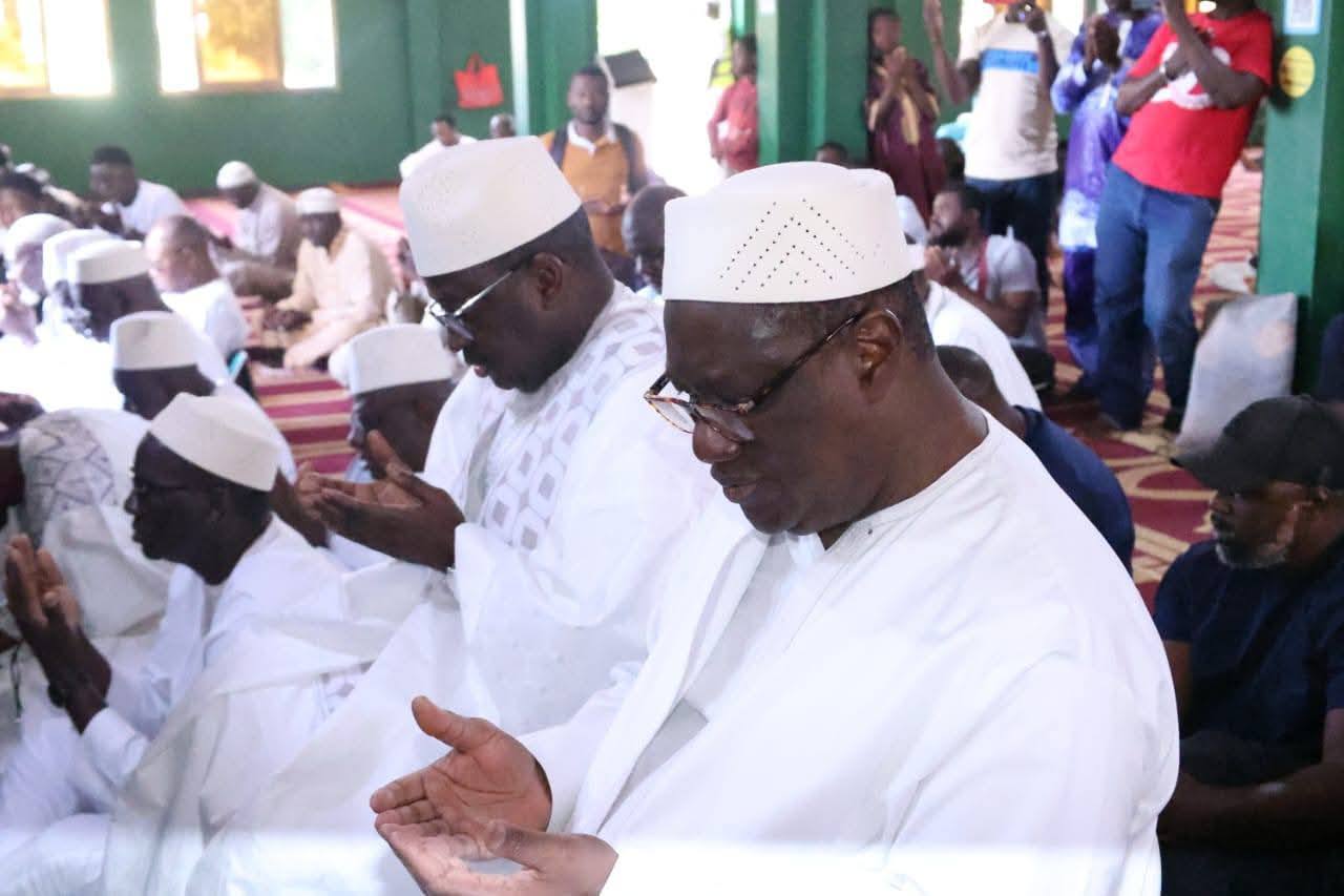 Le Vice-Premier ministre, S.E.M. Téné Birahima Ouattara, a également pris part à la prière hebdomadaire à la Grande Mosquée de Korhogo.