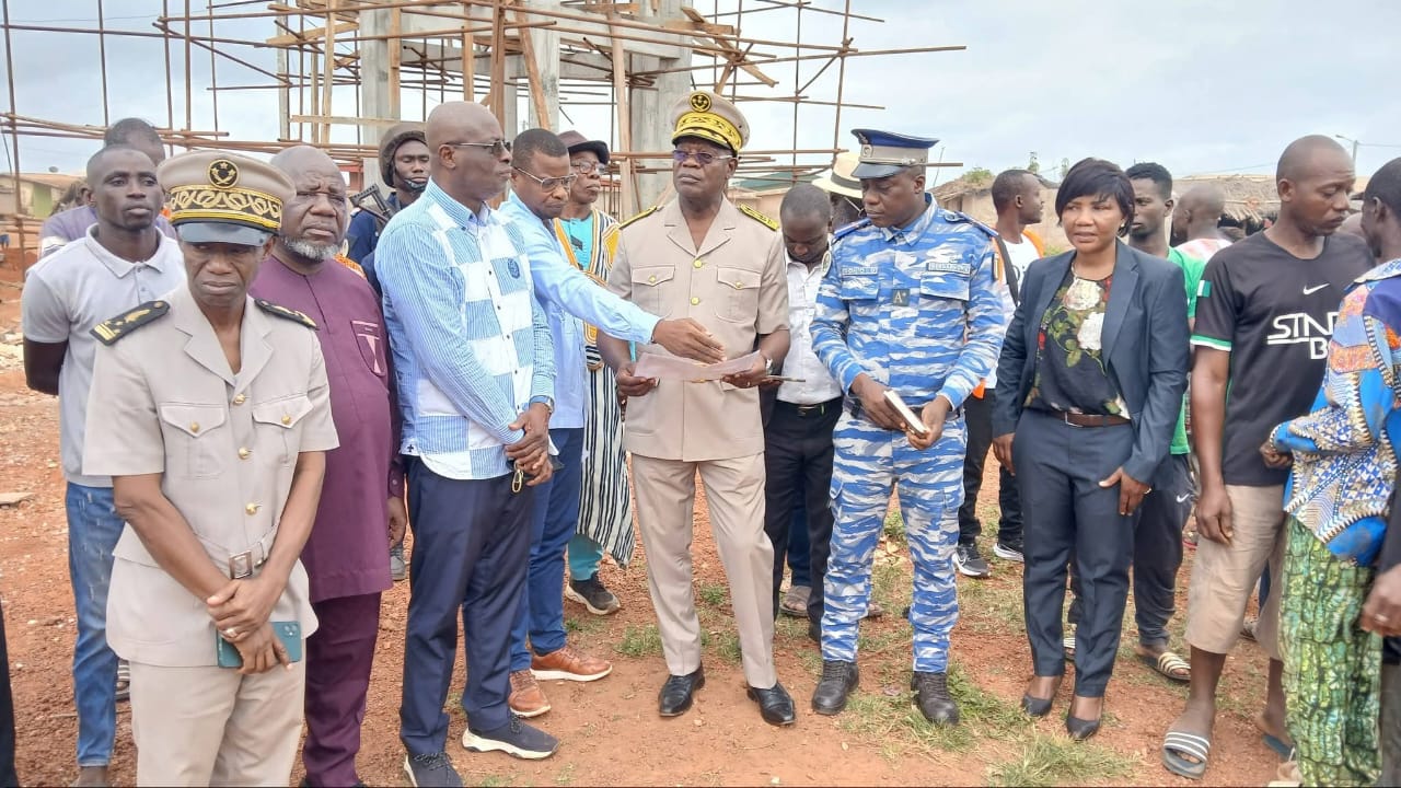 Duékoué : les chantiers du château d’eau et du centre de santé de Doumbiadougou en ligne droite vers la livraison