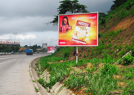 Publicité en Côte d’Ivoire : le gouvernement serre la vis pour assainir un secteur en pleine mutation