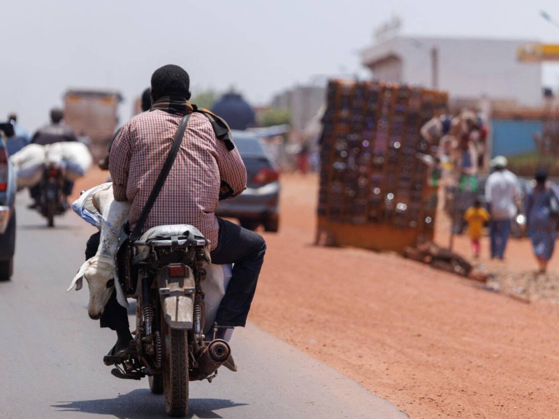 Mali : interdiction des motos hors des grandes villes et accès restreint à 39 forêts, une mesure sécuritaire controversée