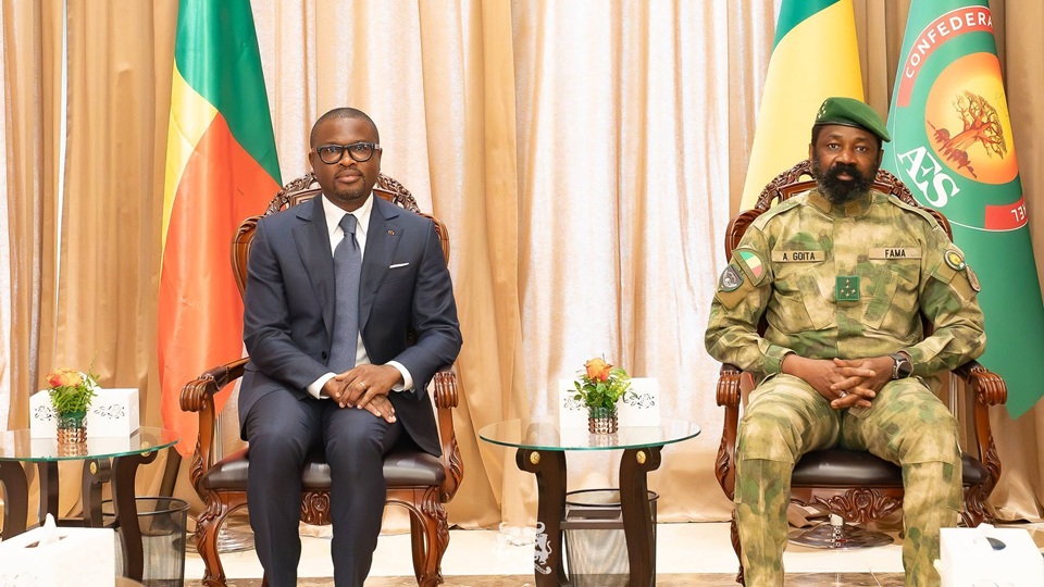 Le Président de la République du Bénin SEM Romuald Wadagni et le Chef de l'Etat malien le Colonel Assimi Goita.