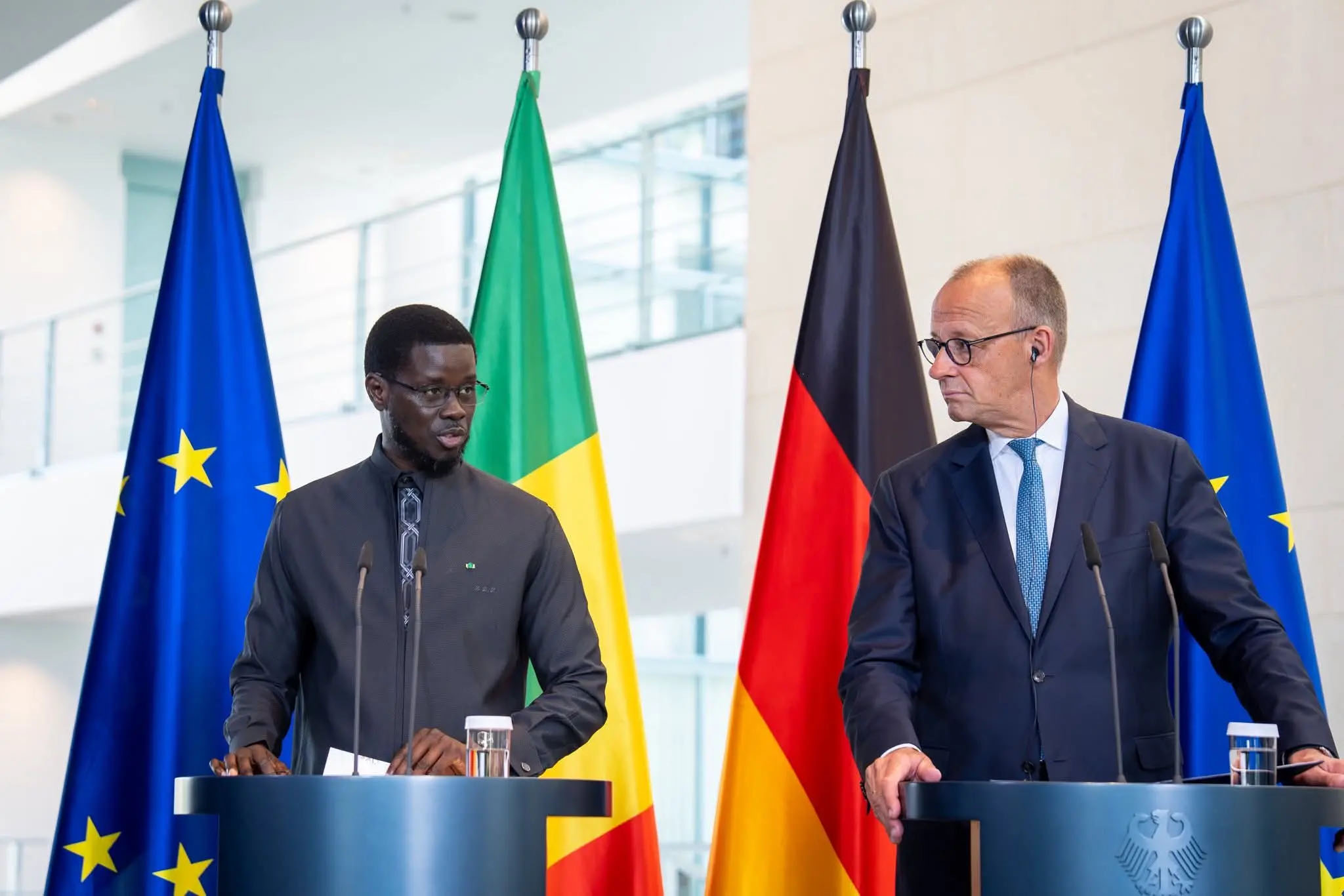 Le Président sénégalais Bassirou Diomaye Faye en visite à Berlin a renforcé la coopération avec l’Allemagne autour de l’investissement et de la stabilité régionale.
