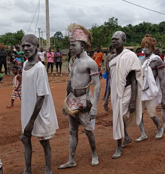 Au-delà de sa dimension spirituelle, « N’Zoué Bowa » constitue un pilier identitaire fort.