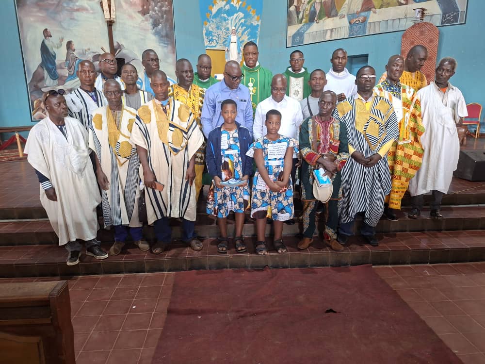 Guiglo : après les prières dans les mosquées de Kaadé et de Nizahon, le député Tio Louis Serge rend grâce à Dieu avec la communauté catholique