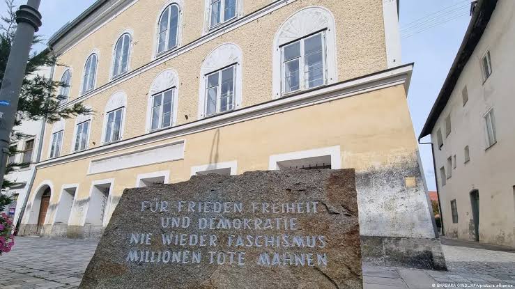 À Braunau, la maison natale d’Hitler devient un commissariat