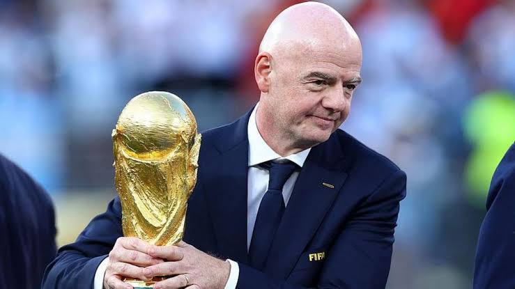 Football mondial : l'UEFA brandit la menace du boycott face au projet de la FIFA