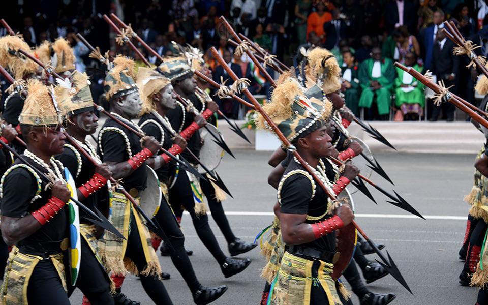 Un détachement inédit des forces armées gabonaises fait sensation à Yopougon lors du défilé militaire de l’ Indépendance