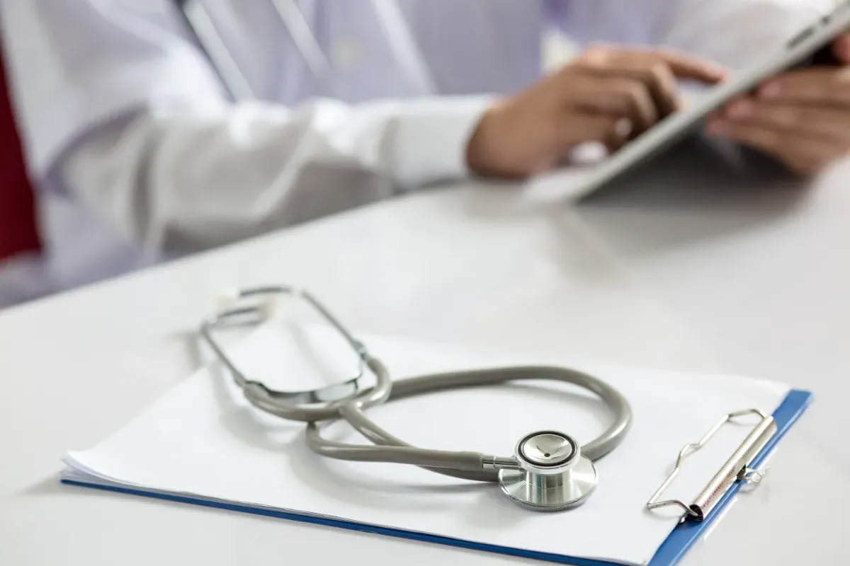 En France, des médecins hospitaliers sommés de rembourser jusqu’à 80 000 euros de primes
