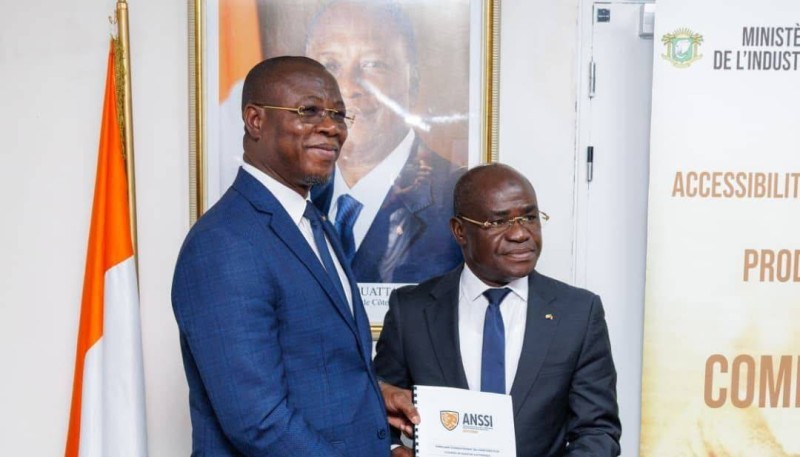 Kalil Konaté, ministre du Commerce, de l’Industrie et de l’Artisanat et Antoine Bessin, directeur de la DMOA.