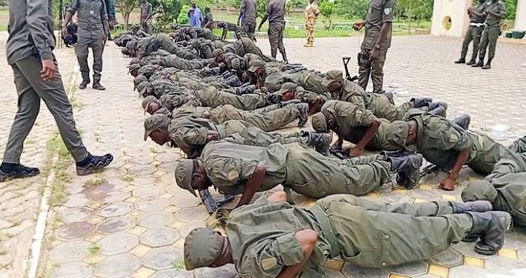 Burkina Faso : des journalistes soumis à une formation militaire au nom du « patriotisme »