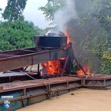 Orpaillage illégal : la gendarmerie intensifie les opérations et détruit des dizaines de dragues