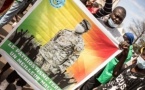 Mali : des centaines de manifestants soutiennent la junte face à la menace djihadiste