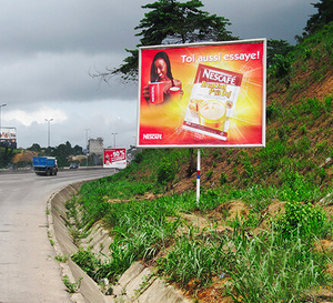 Publicité en Côte d’Ivoire : le gouvernement serre la vis pour assainir un secteur en pleine mutation