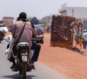 Mali : interdiction des motos hors des grandes villes et accès restreint à 39 forêts, une mesure sécuritaire controversée