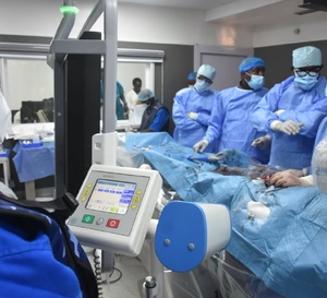 Côte d’Ivoire : l’Institut de Cardiologie d’Abidjan franchit un cap avec les premières interventions TAVI