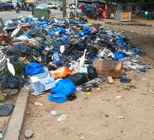 Côte d’Ivoire : Abidjan produit 5 000 tonnes de déchets par jour, alerte le gouvernement