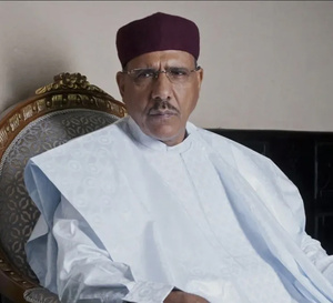 Niger : trois ans après le coup d’État, les avocats de Mohamed Bazoum exigent sa libération