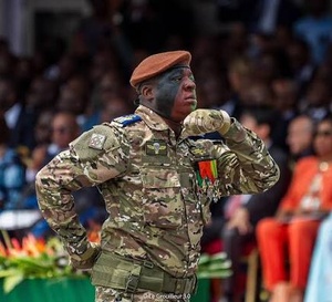 Forces spéciales ivoiriennes : le passage d’une unité d’élite qui cultive le mystère au cœur du défilé