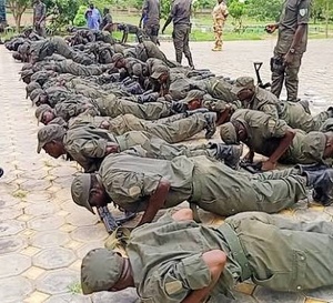 Burkina Faso : des journalistes soumis à une formation militaire au nom du « patriotisme »