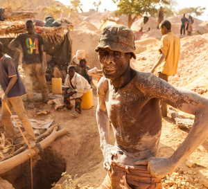 Cameroun-RCA : l’effondrement d’une mine d’or fait plus de 100 morts