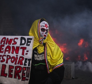 Paris : 557 personnes en garde à vue après une nuit de violences et de pillages
