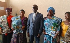 Yamoussoukro/Journée internationale des droits de la femme, Augustin Thiam fait des dons de papnes à hauteur de 15 millions CFA, aux femmes