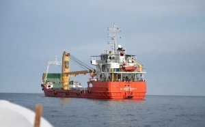 Tensions Iran–États-Unis : menaces de blocage maritime et espoir fragile de négociations