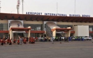 Mali : des détonations près de l’aéroport de Bamako ravivent les tensions
