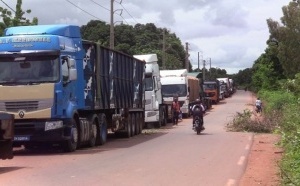 Mali : routes bloquées autour de Bamako, voyageurs et transporteurs en détresse