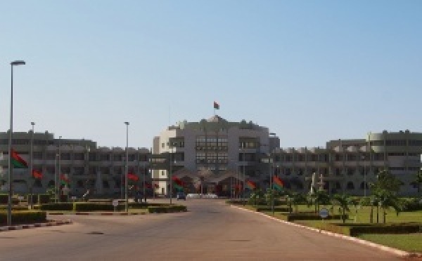 Burkina Faso : une nuit de tirs qui ravive les fissures du pouvoir